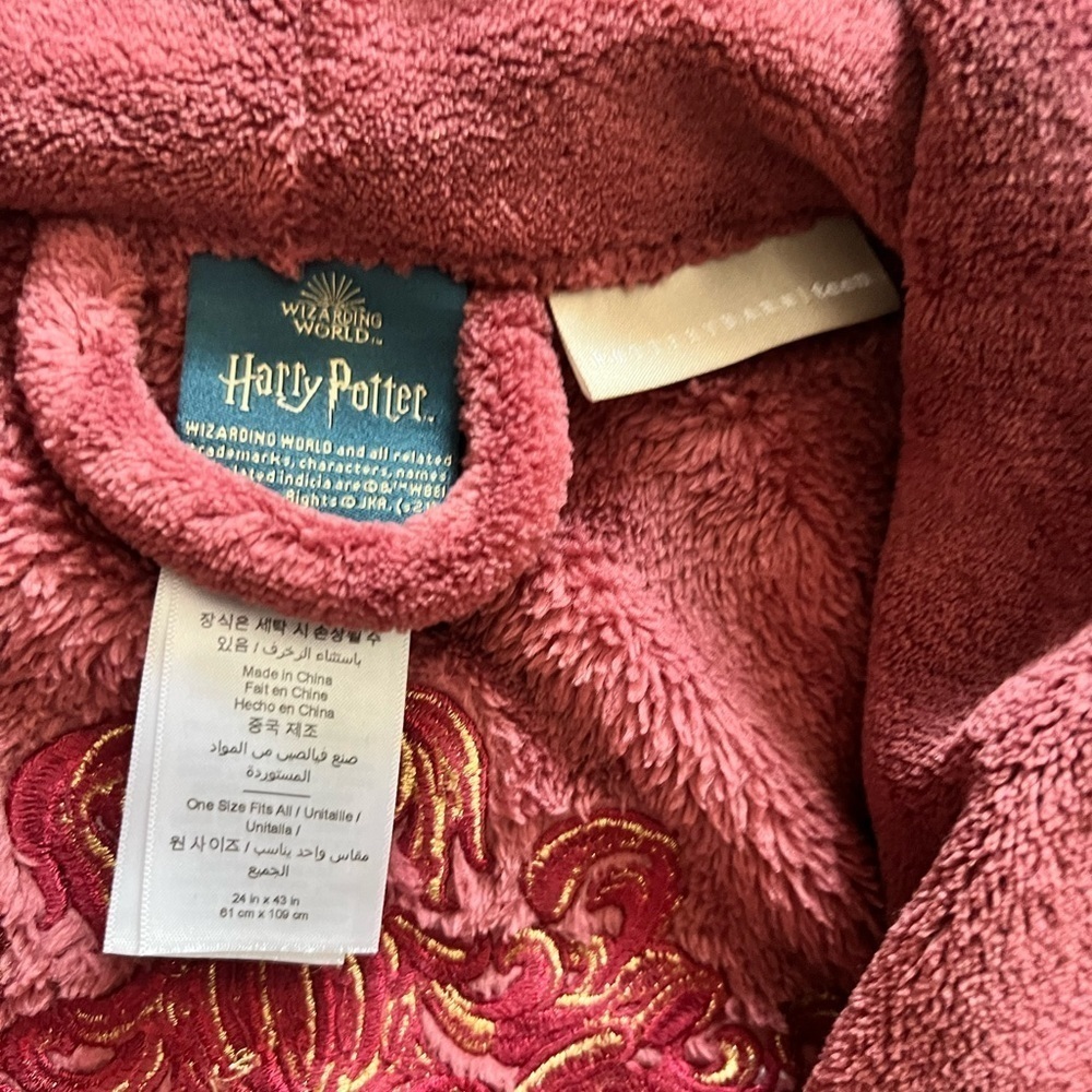 Pottery Barn Teen Gryffindor Burgundy Red plush Velour Robe One Size crest on no - Picture 2 of 5